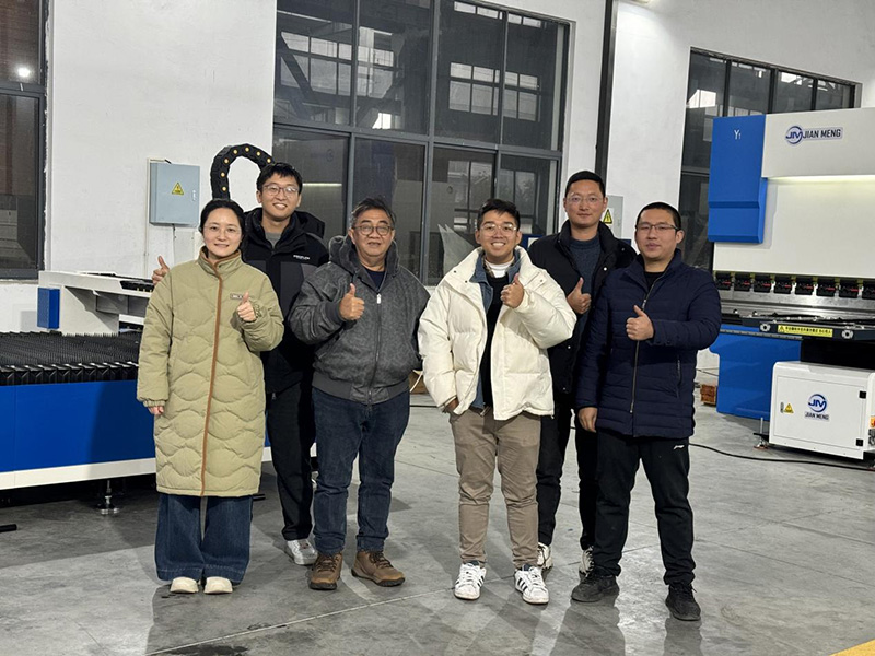 Інданезійскі кліент наведвае наш завод для прыняцця абсталявання і канчатковага карыстальніка тур па сайце